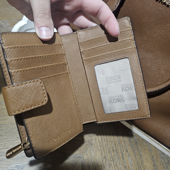 Michael Kors Brown Handbag & Wallet Set - Picture 3 of 8